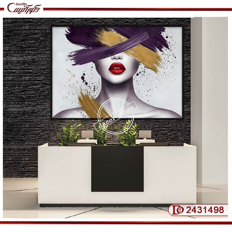 تابلو صورت زن مدرن که با خطوط طلایی و بنفش پوشانده شده